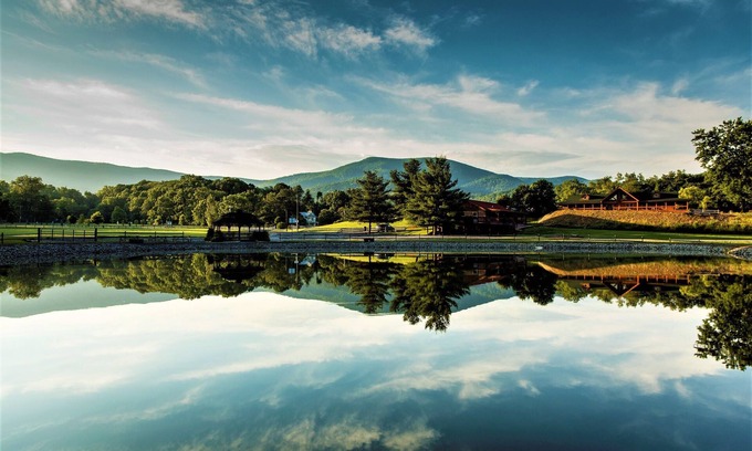 Stanley Cabin | NEW Cozy Couples Log Cabin #7 LURAY Hot Tub Stone Fireplace Mountain Views