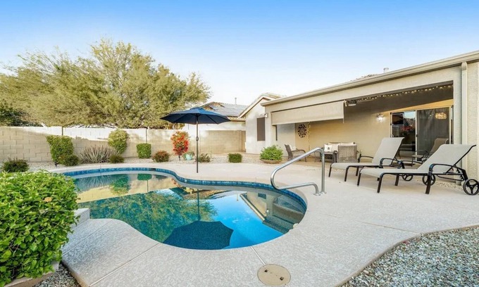 Anthem House | NEW! Cozy desert getaway with private backyard and seasonal pool!