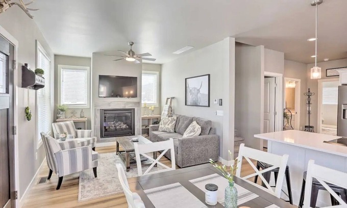 Spearfish House | NEW! Cozy & Modern Spearfish Home Near Downtown!