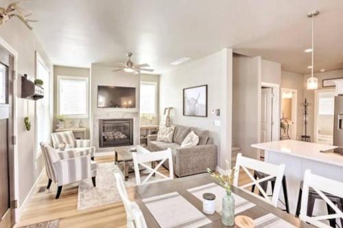 Spearfish House | NEW! Cozy & Modern Spearfish Home Near Downtown!