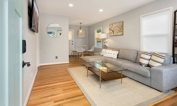 Shoreline House | NEW Cozy NE Seattle/Shoreline Updated Home | Fiber Wifi & Fenced Yard | 16min→DT