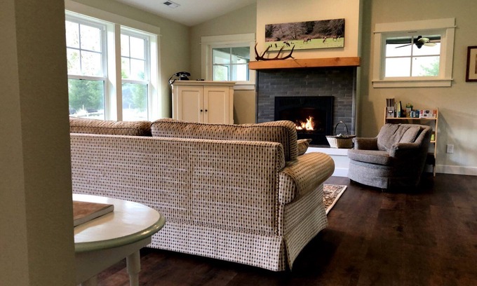 Skamokawa House | New creek-side home in the country with modern amenities