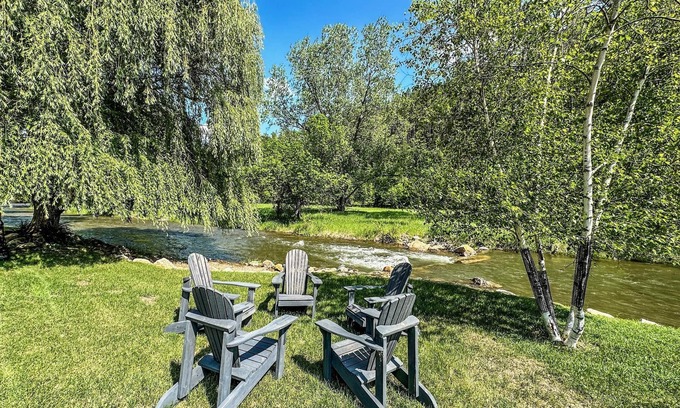 Colonial Pine Hills House | New! Creekside Estate in Magic Canyon