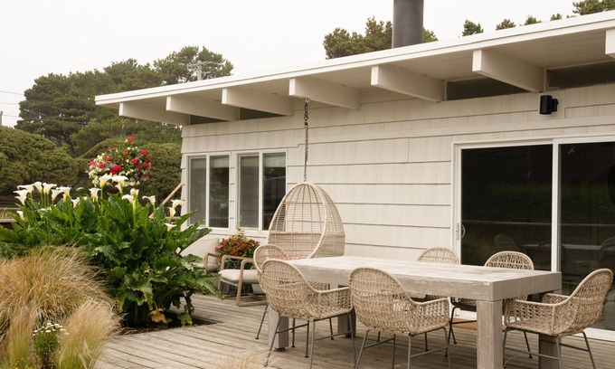Neskowin Cottage | New! Cutest Cottage on the Oregon Coast + Hot Tub + Steps to the Beach!n