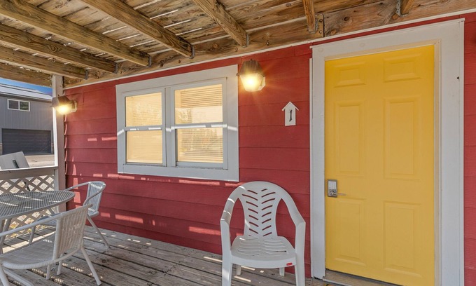 Monticello Apartment | NEW! Dave's Last Resort Poolside-Charming Cabin 1