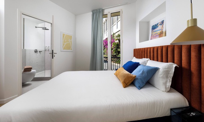 Monaco Apartment | New Designer Studio Centrally Located AC, Fiber
