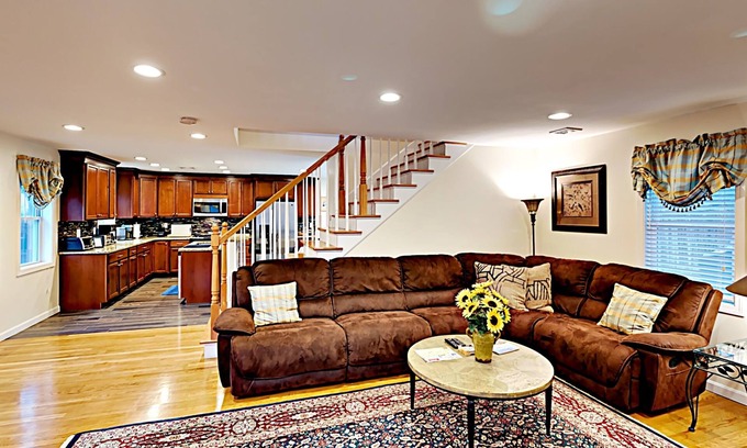 Hyannis House | New, dog-friendly 5-bed home. Steps to Keyes Beach, Main Street, and Harbor!
