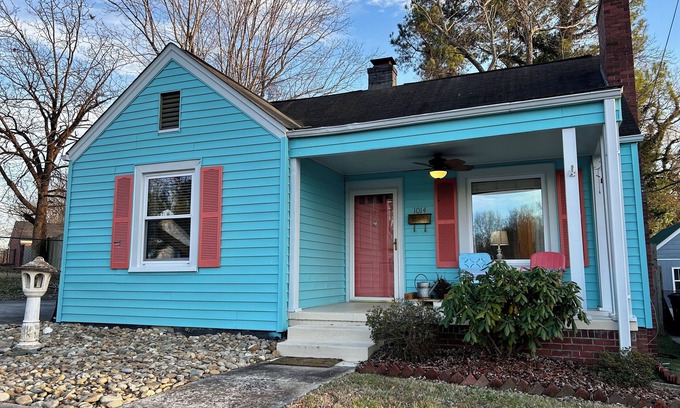 Burlington House | New! Downtown Burlington Bungalow, close to Elon!