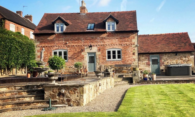 Melbourne Cottage | NEW ELMS FARMHOUSE, pet friendly in Melbourne, Derbyshire