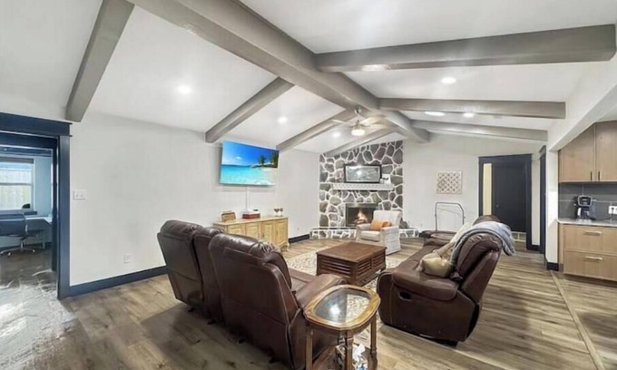 Raintree House | New English charmer-4bdr/8bed