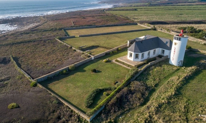 Audierne House | New - Exceptional Lighthouse Keeper's House feet in the water