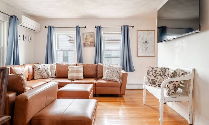 Salem Apartment | NEW! Family-Friendly Getaway < 1 Mi to Dtwn Salem!