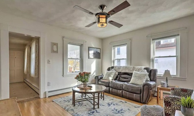 Salem Apartment | NEW! Family-Friendly Getaway < 1 Mi to Dtwn Salem!