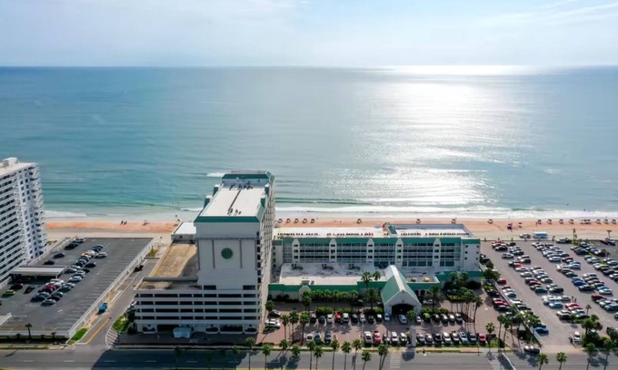 Ortona Park Apartment | NEW! Fantastic Ocean Front Studio in Daytona Beach