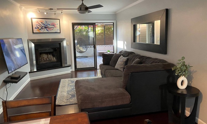 South Scottsdale House | New for 2023! Cozy & Modern South Scottsdale Townhome