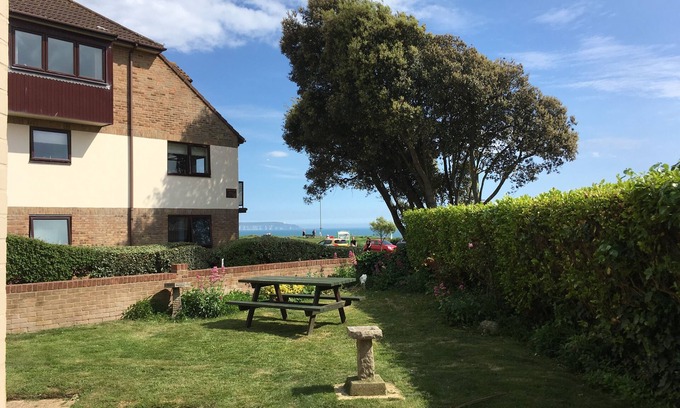 Barton-on-Sea Apartment | New Forest cliff top apartment with distant view of the Needles