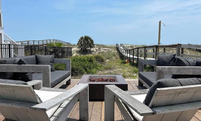 Ocean Cay House | *NEW* Fully Renovated, Luxury Oceanfront Cottage