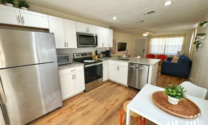 Port Orange House | NEW Gorgeous Sunshine-Up 6 Guests-Private Backyard