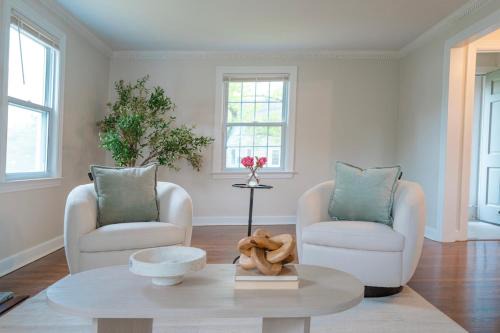 Beaver Hills House | New Haven Staycation Near Yale Washer and Dryer Groups