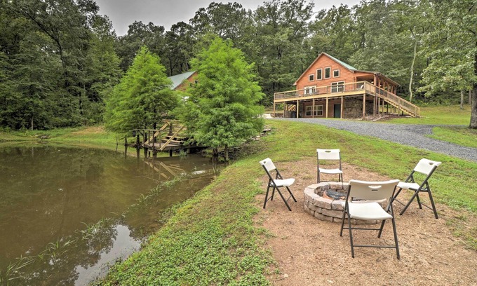 Clinton Cabin | NEW! Hideaway Cabin - Walk to Greers Ferry Lake!