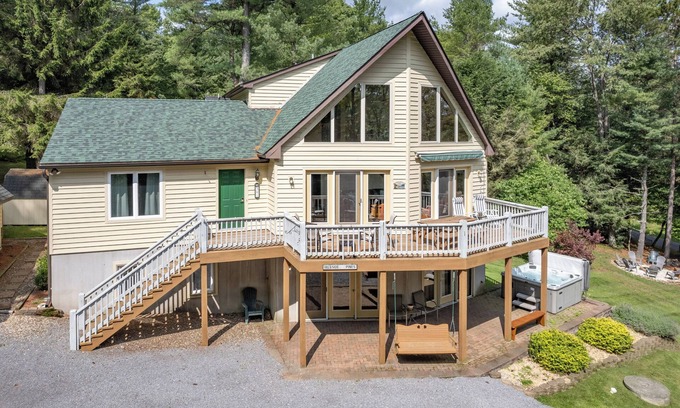Sky Valley House | New! Hillside Pines: Lake Access, Hot Tub, Gas Fireplace!