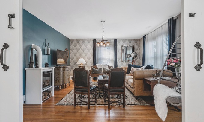 Southwest Raleigh House | NEW! Historic Downtown Artist's Loft- Walk Everywhere- Read Reviews!