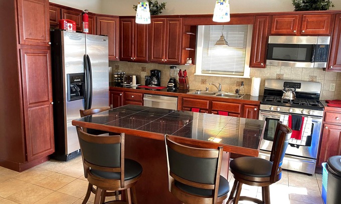 Racine House | New! Historic! Pro Cleaned, Self Check In Sleeps 16