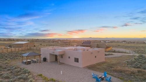 Taos House | New Home, Big Views, Hot Tub, Gazebo! - Casa del Sol