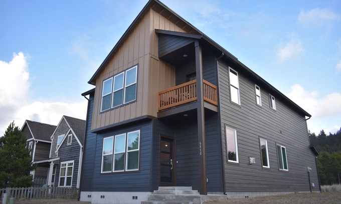 Oregon Coast House | NEW HOME! Pacific City, NHBRHD off Cape Kiwanda Dr, 5 min. walk to beach/Pelican