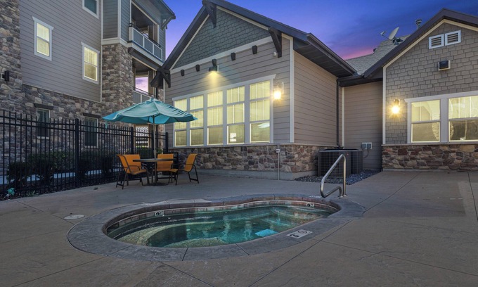 South Jordan House | New-home suite home+fireplace+ski+hot tub+21 mi. to SLC