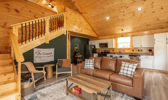 Jamestown Cabin | NEW HOT TUB Cozy Cabin Cumberland River near Lake Cumberland~Firepit~New build