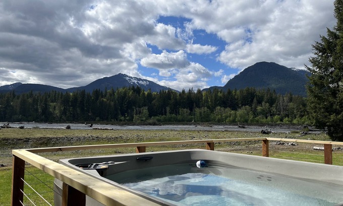 Packwood House | New HOT TUB w a view, Private Wilderness Oasis, Riverfront, Rainier View, AC