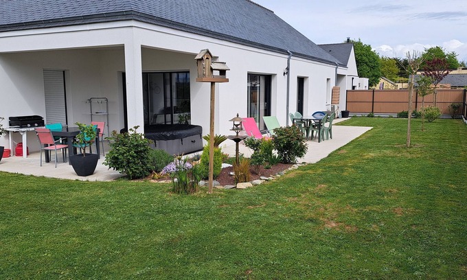 Saint-Armel House | New house in St Armel in the Gulf of Morbihan with 6-seater Jacuzzi