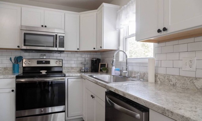 Knoxville House | ★ New House ★ Modern Furnished Southeast Knox