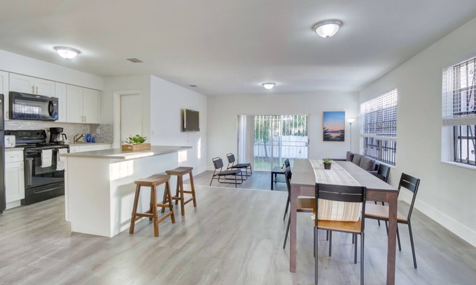Gladeview House | New! house near Desing District with free parking