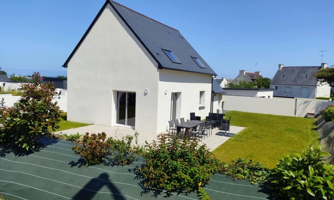 Saint-Pol-de-Leon Villa | New house with seaside garden