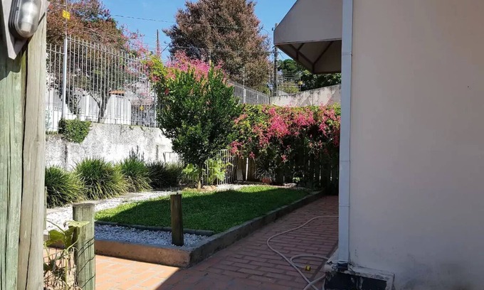 Parolin House | New house with several car parking