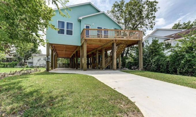 Clear Lake Shores House | New House with Water View