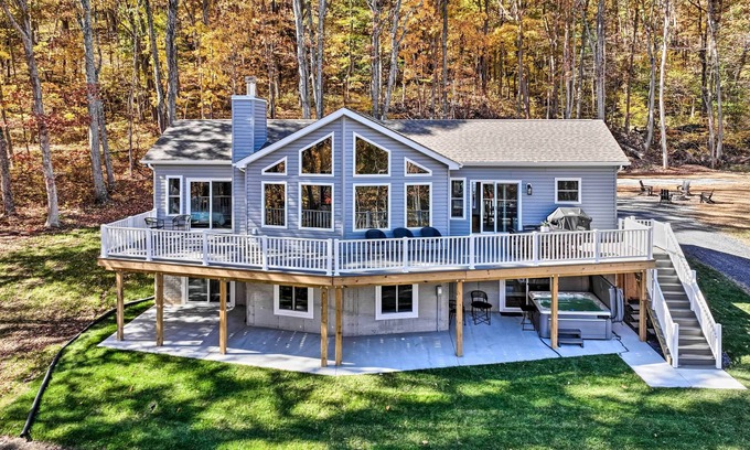 Bentonville House | NEW! Immaculate Sanctuary w/ Hot Tub & Fire Pit!