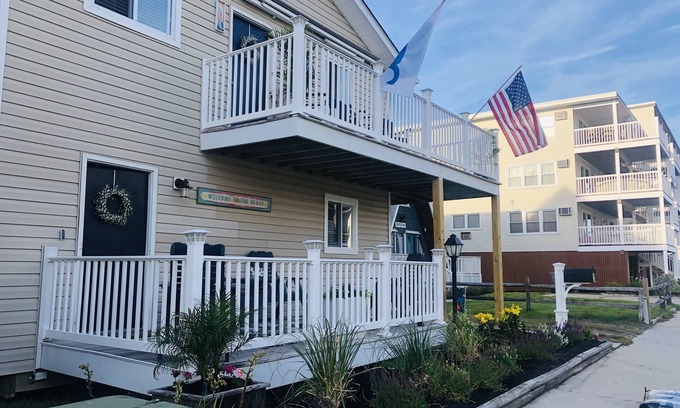 North Ocean City House | New in 2022! Quaint Beach House Half a block from the beach in North OC