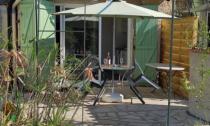 Saint-Martin-de-Crau Apartment | New independent studio