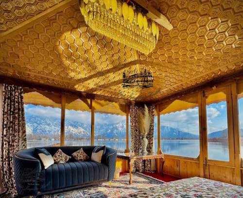 Nagin Bagh Hotel | New Jacquline Heritage Houseboats