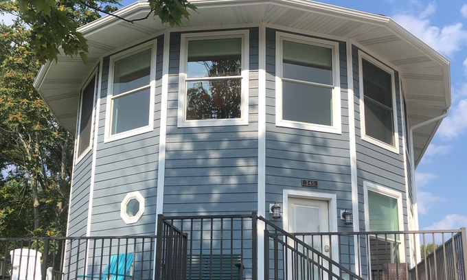 South Haven House | NEW JULY WEEK! Peaceful, light-filled, and spacious vacation home