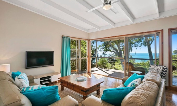 Point Lookout House | New kitchen, water views and pet friendly