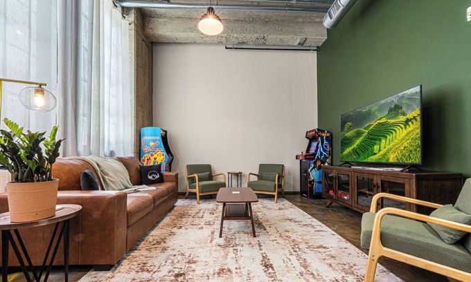 Old City Condo | New! Knox Loft at JFG Walkable Downtown One of a Kind Mural + Arcade Fun
