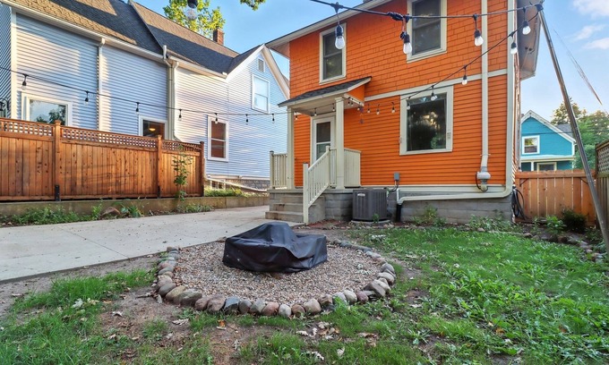 Old West Side House | NEW! La Casa Naranja 3-Bedroom Home - Pets Allowed