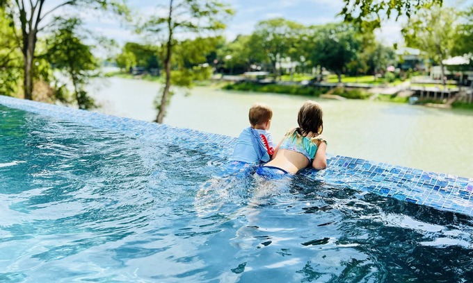 Seguin House | NEW! Lakefront luxury - pool, hot tub, game room, pets, sleeps 30!