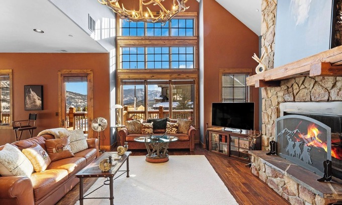 Big Sky Condo | NEW! Laughing Moose Lodge. Stunning Mtn Views, Fireplace, Billiards, Hot Tub.