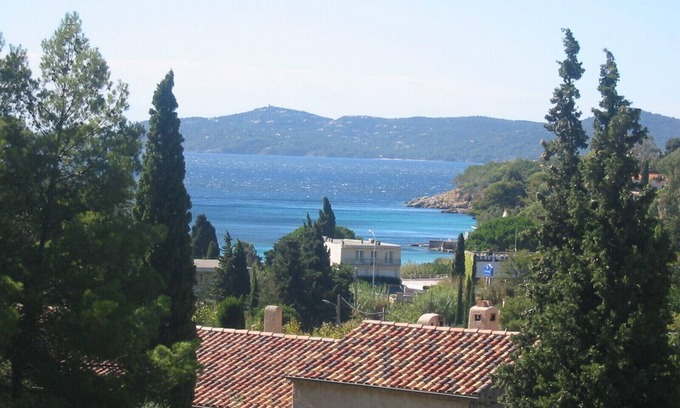 Le Lavandou Apartment | NEW: Le Lavandou Aiguebelle - Air-conditioned sea view apartment in villa