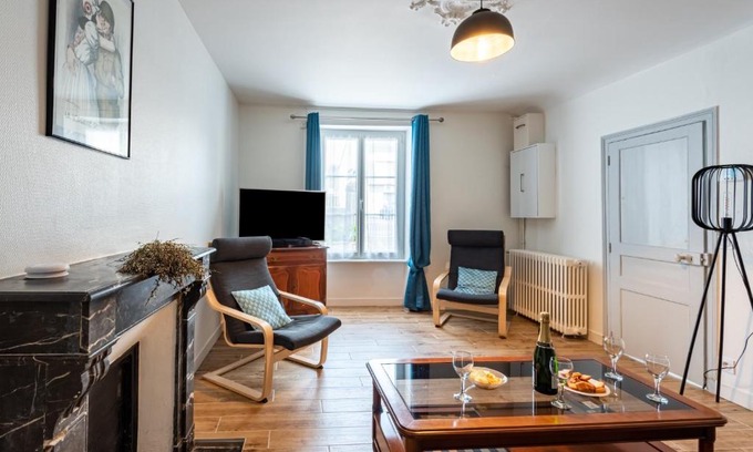 Sainte-Mere-Eglise House | New Liberty